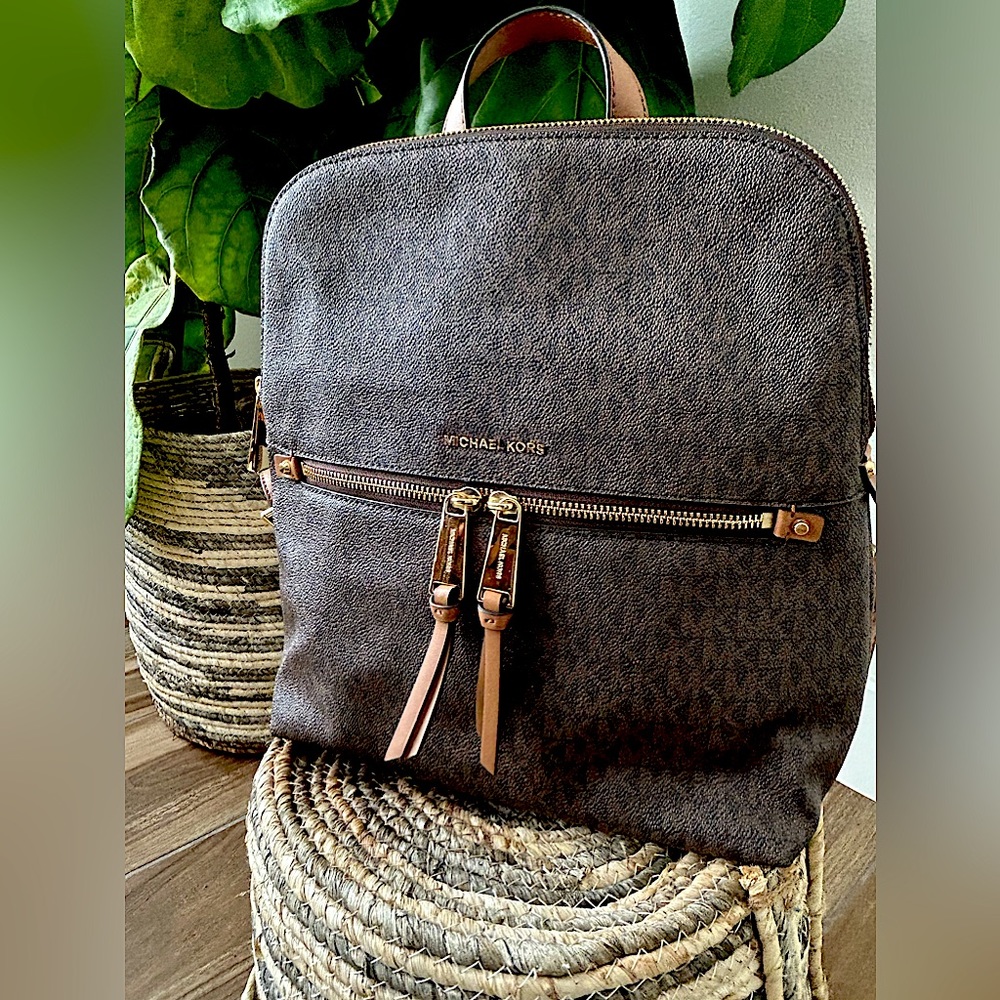 Michael Kors purse. Pristine condition.